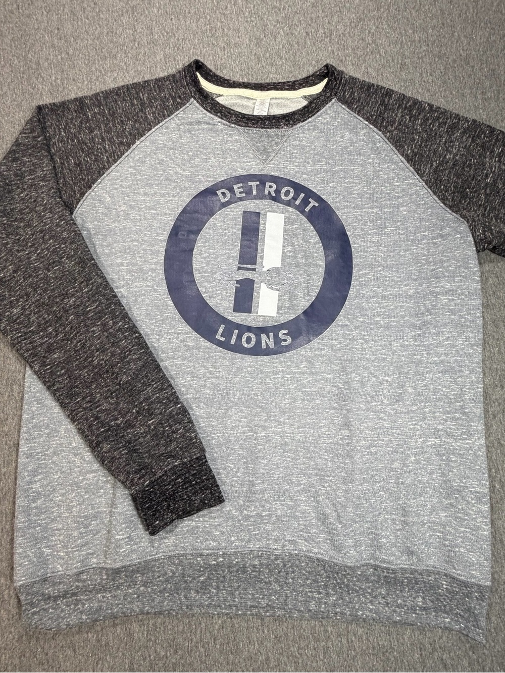 Detroit Lions Men’s Large Crewneck Heather Gray Pullover Sweatshirt Vintage Logo